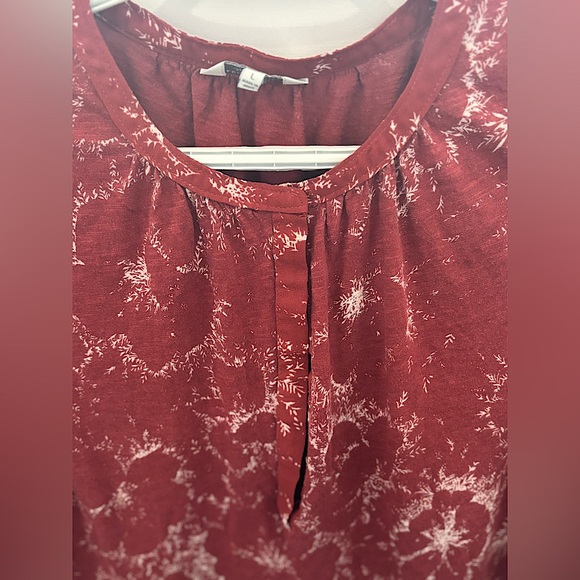 Lucky Brand • Brick Red and White Floral Top - Picture 6 of 6